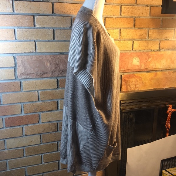 Oversized poncho - Picture 4 of 6